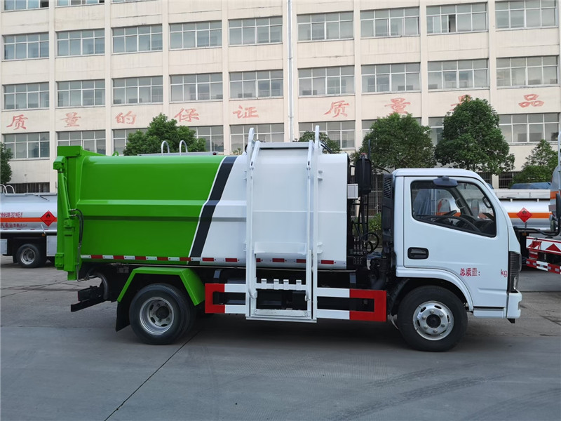 掛桶式8方污泥清運車