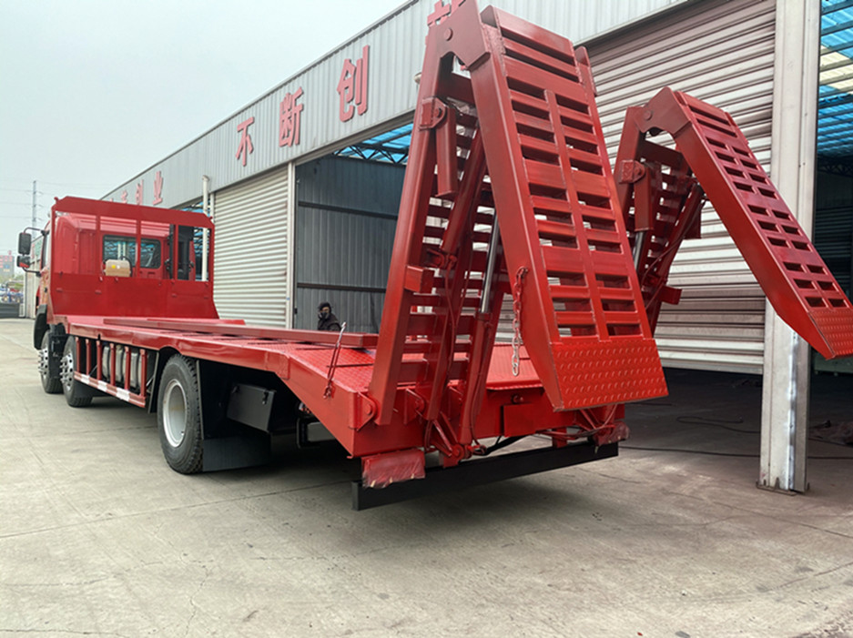 江淮K5X小三軸平板運(yùn)輸車(chē)