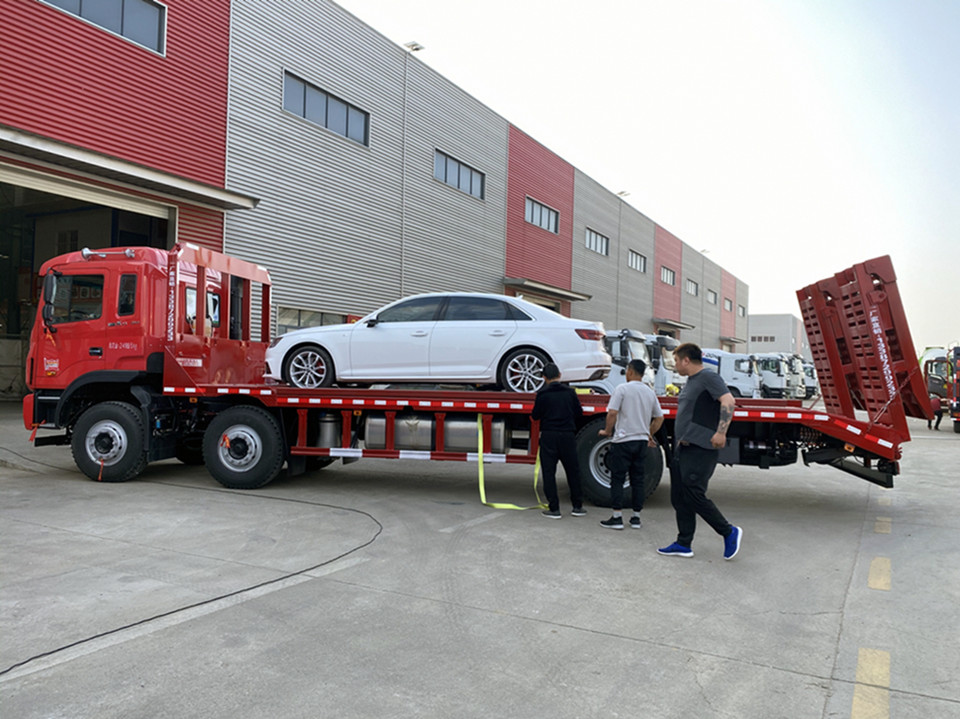 江淮K5X小三軸平板運(yùn)輸車(chē)