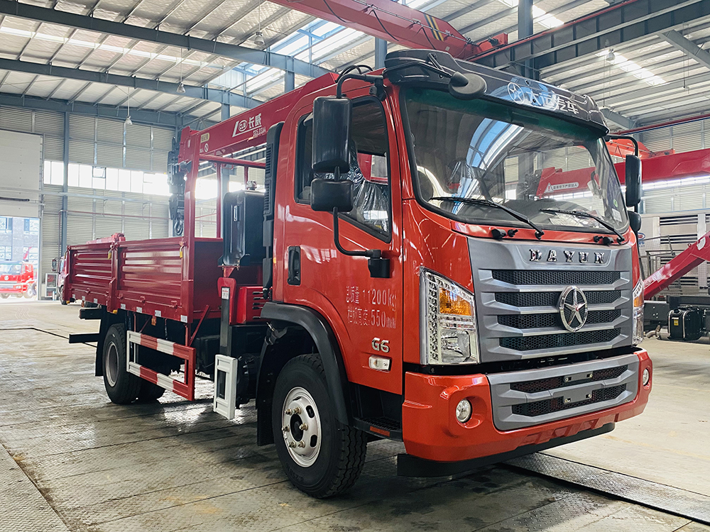 國六大運(yùn)單橋長威5噸四節(jié)直臂隨車吊