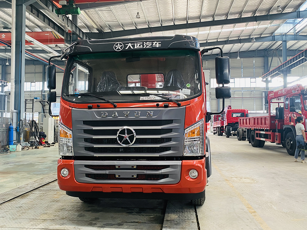 國六大運(yùn)單橋長威5噸四節(jié)直臂隨車吊